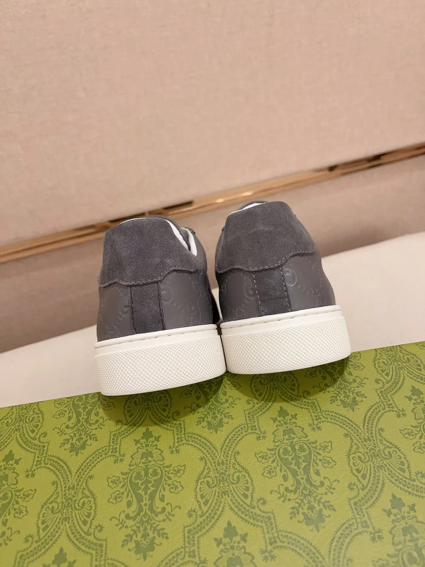 Men's clothing and shoes💰:440💰 (GUCCI) The latest model from the official website 🎁🎁Casual and fashionable men's shoes👟, hot style 💥The version is simple and elegant, exclusive for trendy men. Unique official website latest brand elements 👑Gucci original decoration, fashionable and generous, the fabric is original cowhide ✅sheepskin lining, the official website specifies wear-resistant casual outsole, the classic model is taken in kind at the counter🎬38-44 (45 is not returned or exchanged)